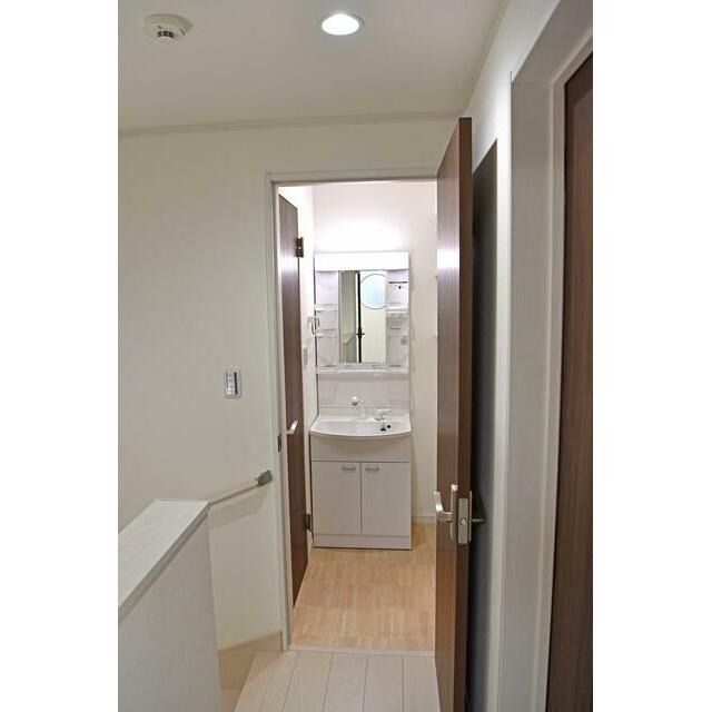 ��ʌ�����s�厚���s���т̃A�p�[�g�̐��ʏ�