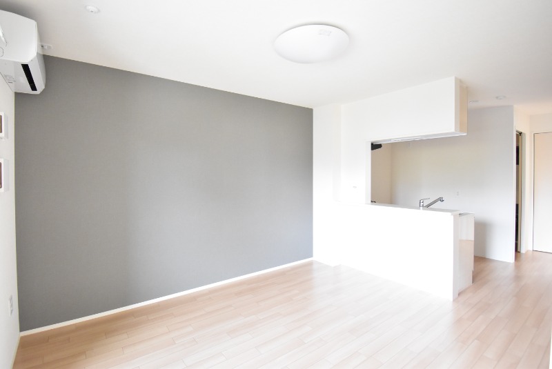 ��ʌ�����s�厚�����̃A�p�[�g�̋����E���r���O