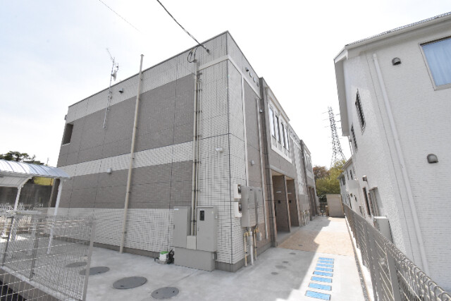 ��ʌ�����s�厚�����̃A�p�[�g�̃G���g�����X