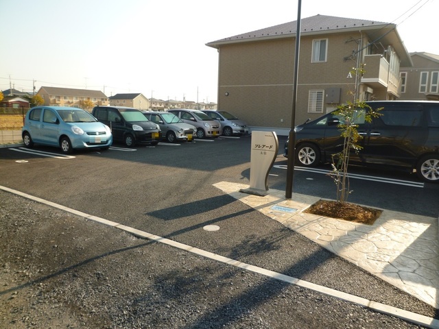 ��ʌ��������܎s����厚�y���̃A�p�[�g�̒��ԏ�