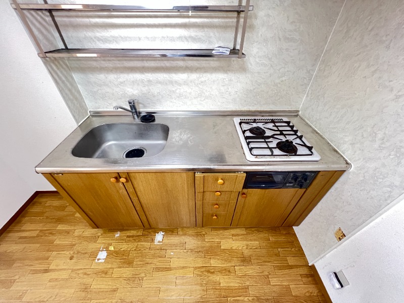 ��ʌ�����s������Q���ڂ̃A�p�[�g�̃L�b�`��