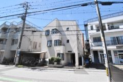 ��ʌ��������܎s��{��y�蒬�R����111�̃}���V�����̌����O��