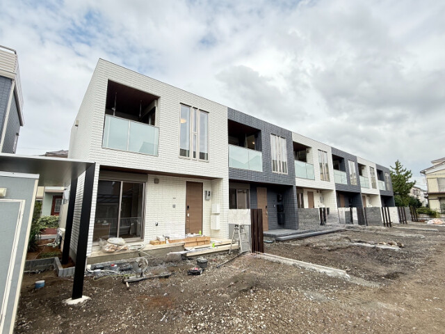 ��ʌ��z�J�s�厚��[�̃}���V�����̌����O��