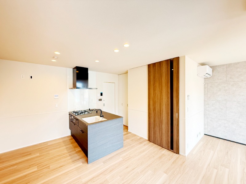 ��ʌ��z�J�s�厚��[�̃}���V�����̋��ԁE���r���O