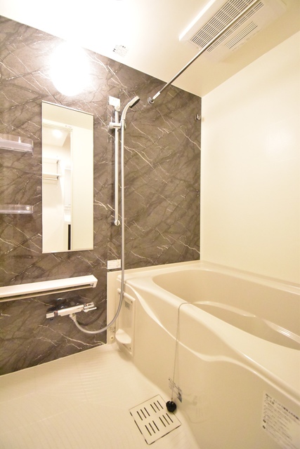 ��ʌ��������܎s�Y�a��{���R���ڂ̃A�p�[�g�̃o�X