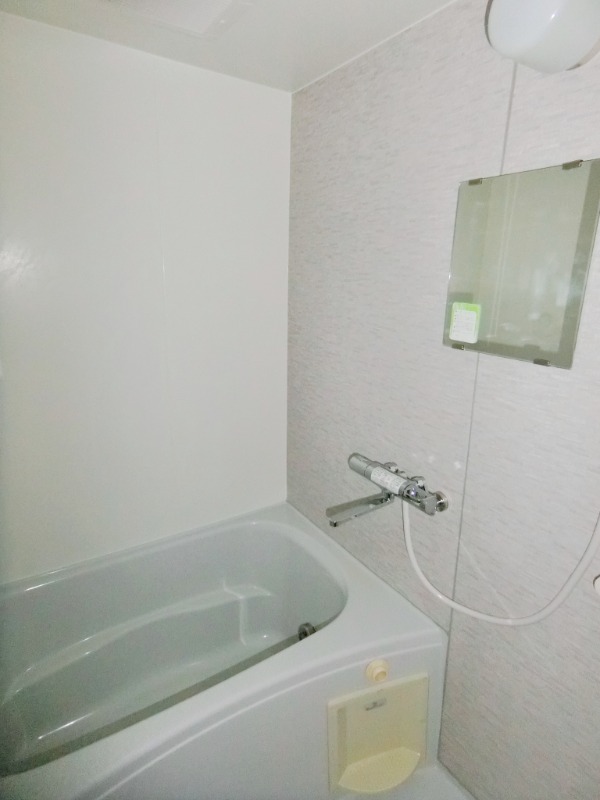 ��ʌ��������܎s��{��V�����P���ڂ̃A�p�[�g�̃o�X