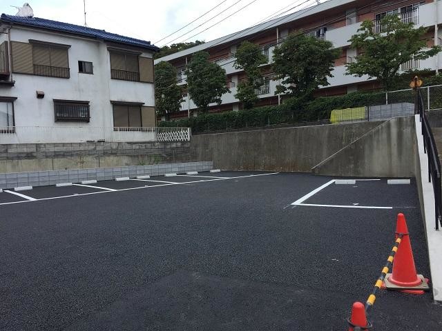 ��ʌ�����s�厚�ؑ]�C�̃A�p�[�g�̒��ԏ�