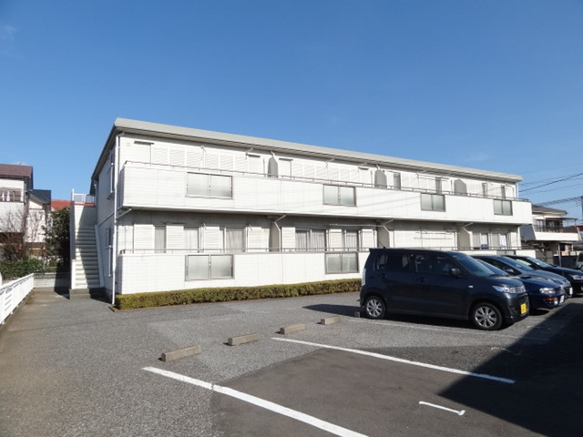 ��ʌ��������܎s��{��O���P���ڂ̃A�p�[�g�̒��ԏ�