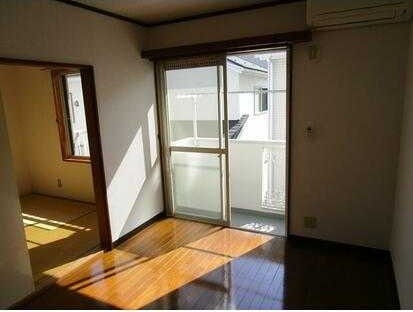 ��ʌ�����s�˒˓��R���ڂ̃A�p�[�g�̋��ԁE���r���O