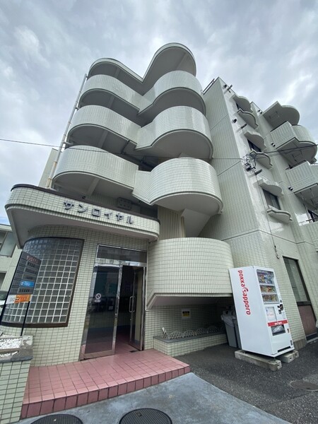 ��ʌ�����s�{�{���̃}���V�����̌����O��