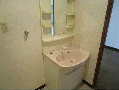 ��ʌ�����s�˒˓��R���ڂ̃A�p�[�g�̐��ʏ�