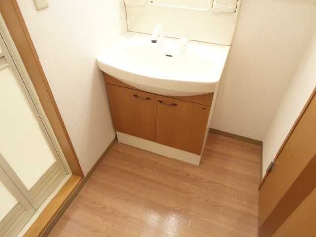 ��ʌ�����s�厚���s���т̃A�p�[�g�̐��ʏ�