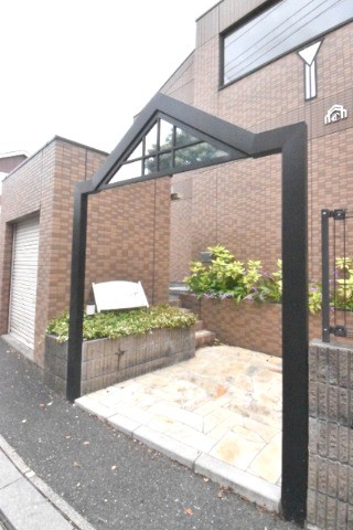 ��ʌ�����s�厚���s���т̃A�p�[�g�̃G���g�����X