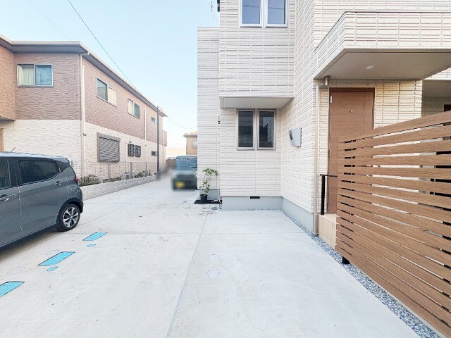 ��ʌ�����s���Q���ڂ̃}���V�����̒��ԏ�