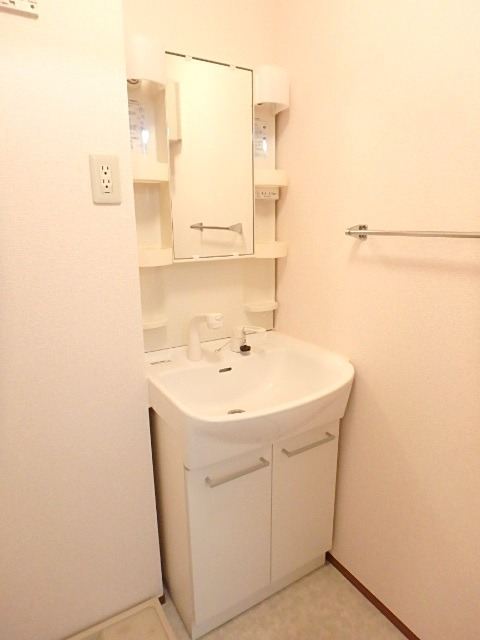 ��ʌ��������܎s����厚���V�n�̃A�p�[�g�̐��ʏ�