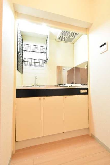 ��ʌ��������܎s�k����i���Q���ڂ̃A�p�[�g�̃L�b�`��