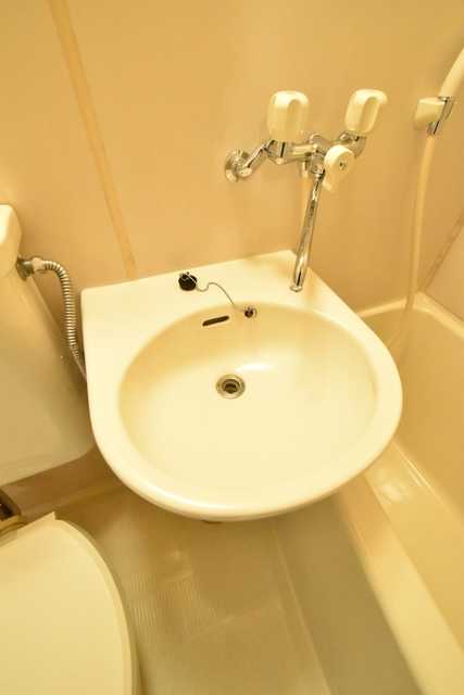 ��ʌ��������܎s�k����i���Q���ڂ̃A�p�[�g�̐��ʏ�