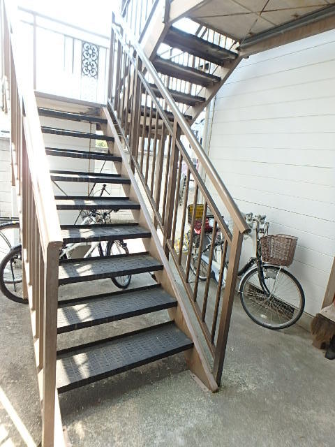 ��ʌ��������܎s��{��k�ܒ��Q���ڂ̃A�p�[�g�̃G���g�����X