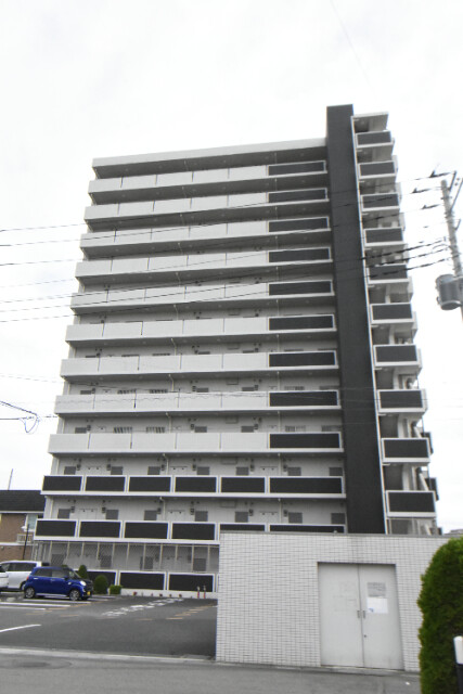 ��ʌ������s��ʖ�̃}���V�����̌����O��