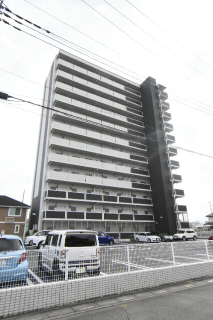 ��ʌ������s��ʖ�̃}���V�����̌����O��