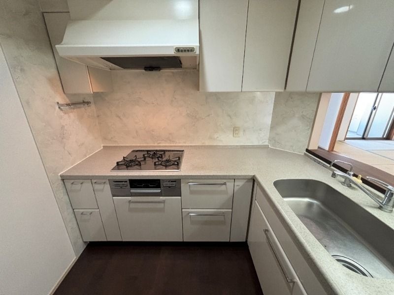 ��ʌ��������܎s������厚�������̃}���V�����̃L�b�`��