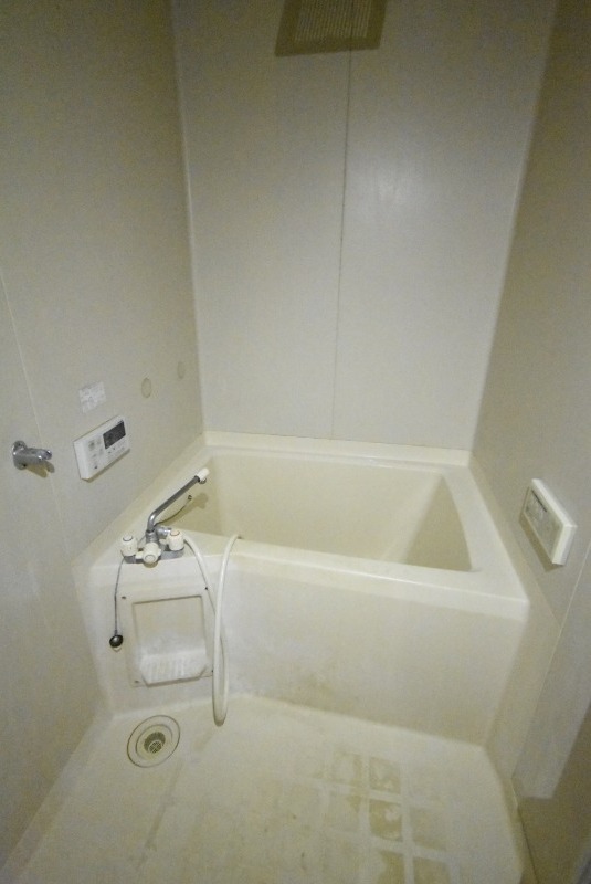 ��ʌ��@�c�s���m�؂P���ڂ̃A�p�[�g�̃o�X