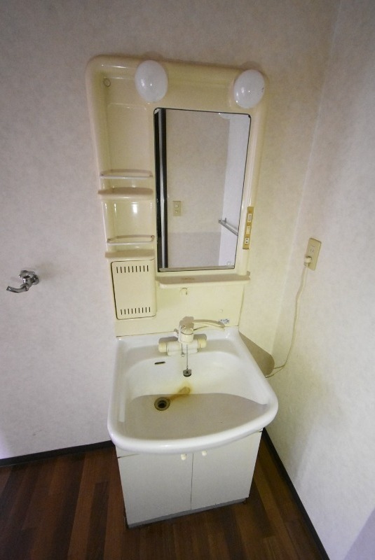 ��ʌ��@�c�s���m�؂P���ڂ̃A�p�[�g�̐��ʏ�