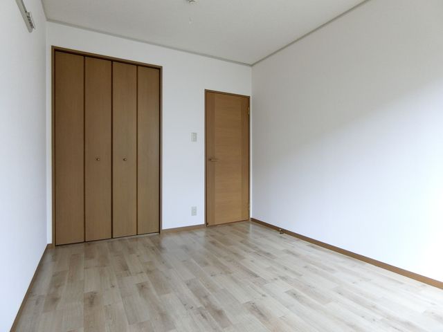 ��ʌ�����s�ܔԒ��̃A�p�[�g�̂��̑������E�X�y�[�X