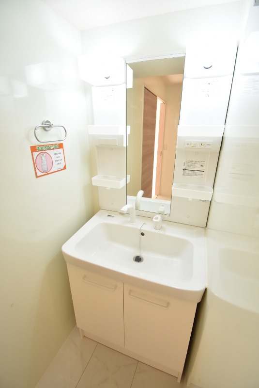 ��ʌ��������܎s�΋�厚�O���̃A�p�[�g�̐��ʏ�