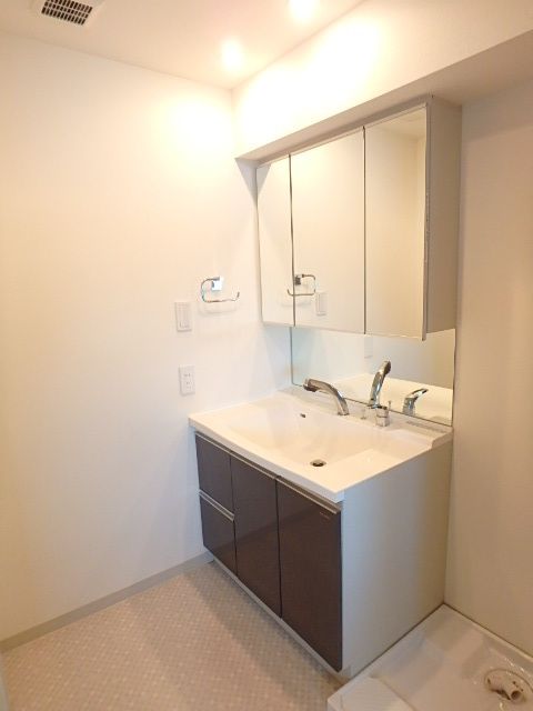 ��ʌ��������܎s������{�����R���ڂ̃}���V�����̐��ʏ�