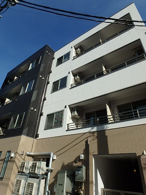 ��ʌ��������܎s��{�撇���R���ڂ̃}���V�����̌����O��