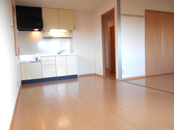 ��ʌ��z�J�s�_�����R���ڂ̃A�p�[�g�̋��ԁE���r���O