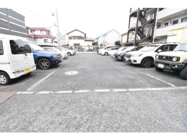 ��ʌ��������܎s��{��x�̓����P���ڂ̃}���V�����̒��ԏ�