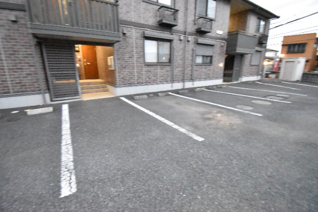 ��ʌ��z�J�s�_�����R���ڂ̃A�p�[�g�̒��ԏ�