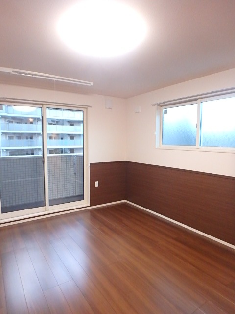 ��ʌ��������܎s������㗎���R���ڂ̃A�p�[�g�̋����E���r���O