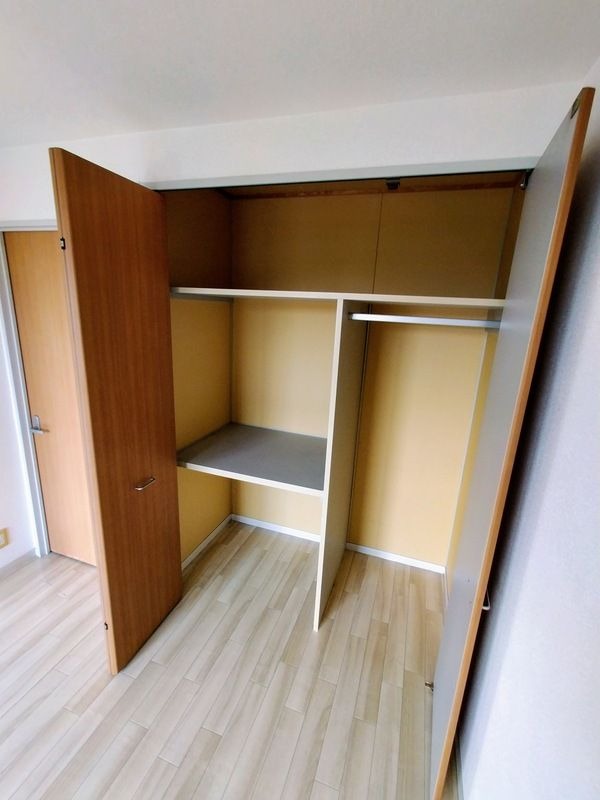 ��ʌ�����s�厚���̃A�p�[�g�̎��[