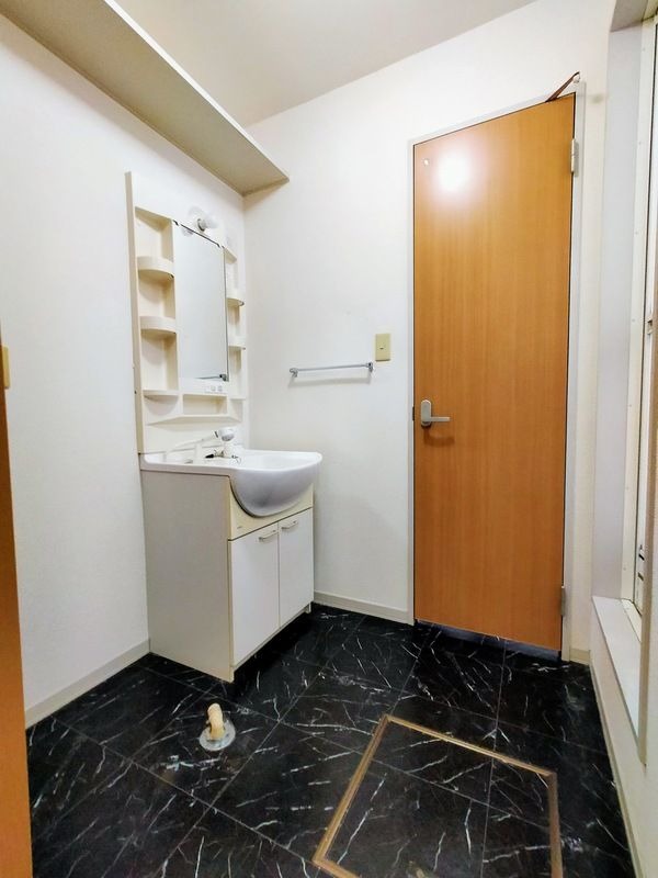 ��ʌ�����s�厚���̃A�p�[�g�̂��̑��ݔ�