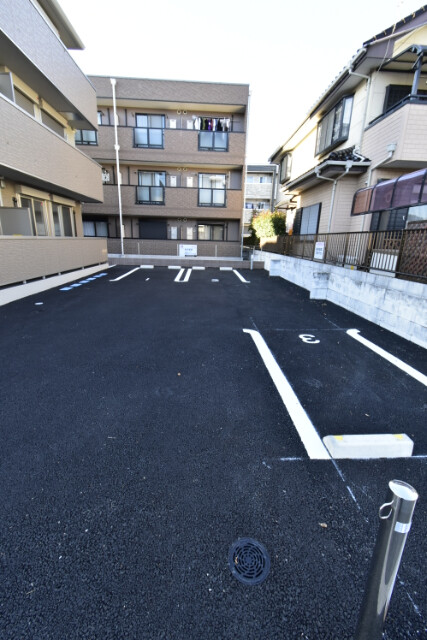 ��ʌ��������܎s��������S���ڂ̃A�p�[�g�̒��ԏ�