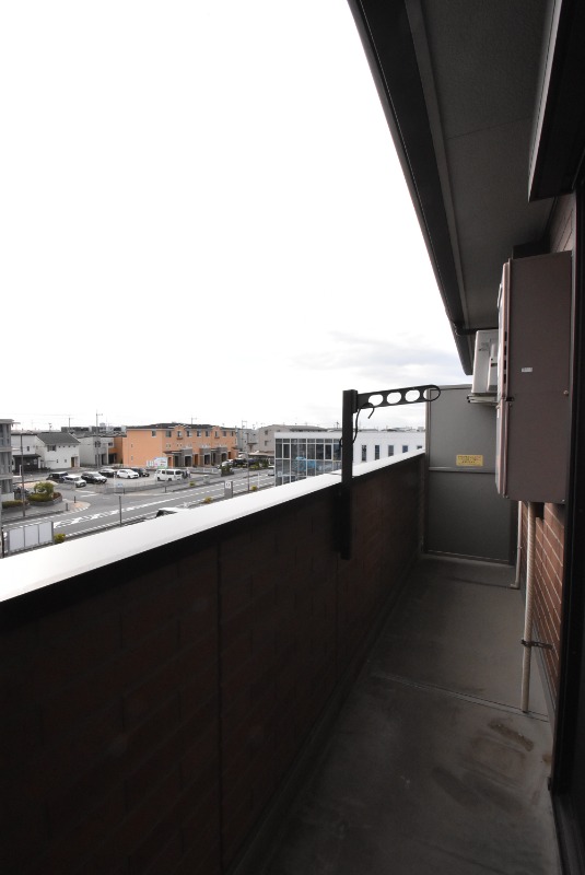 ��ʌ��z�J�s���C�N�^�E���U���ڂ̃A�p�[�g�̃o���R�j�[