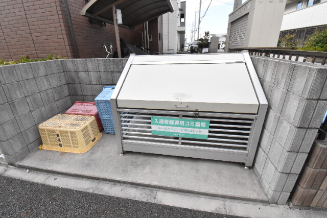 ��ʌ��z�J�s���C�N�^�E���U���ڂ̃A�p�[�g�̂��̑�