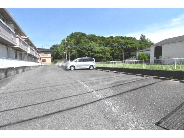 ��ʌ��@�c�s���V�h�P���ڂ̃A�p�[�g�̒��ԏ�