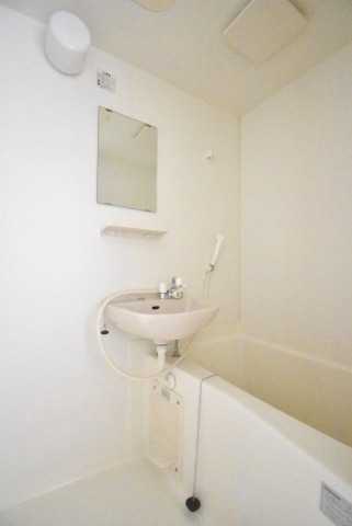 ��ʌ��������܎s�΋擌�Y�a�P���ڂ̃A�p�[�g�̃o�X