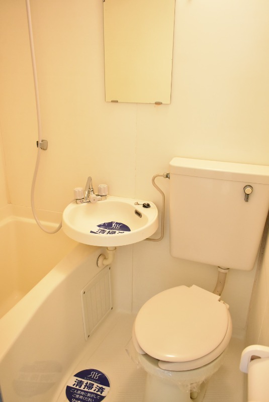 ��ʌ���z�s�厚���Ԃ̃A�p�[�g�̐��ʏ�