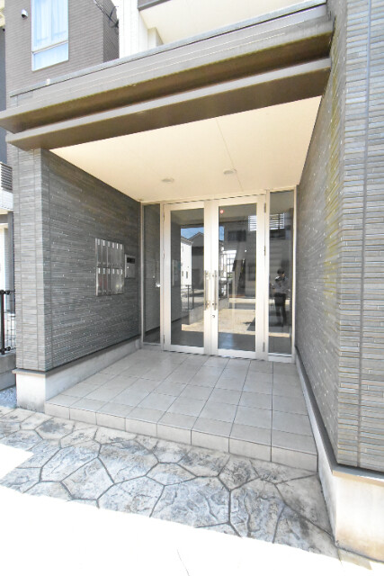 ��ʌ������s�����S���ڂ̃}���V�����̃G���g�����X