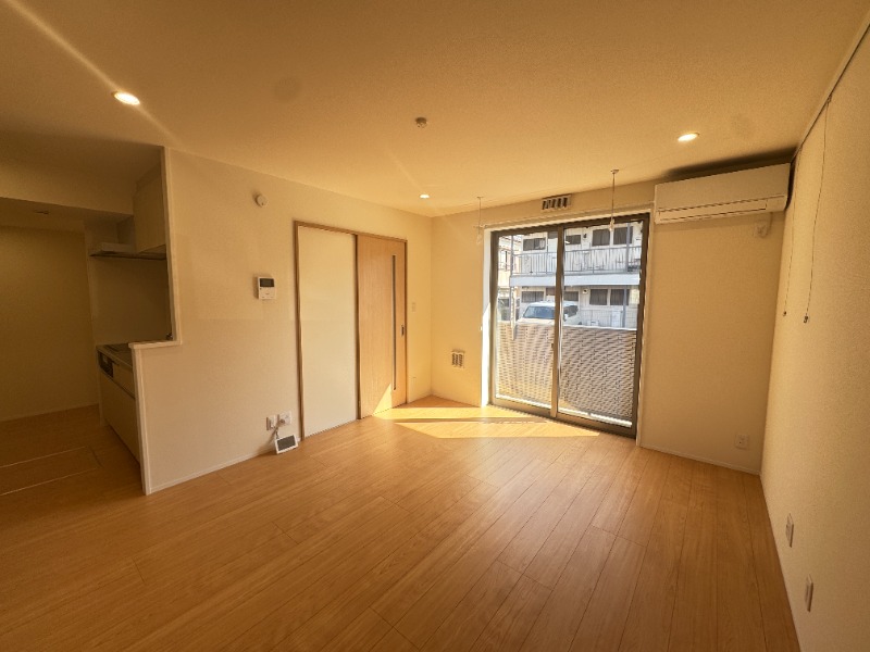 ��ʌ��z�J�s�ԎR���R���ڂ̃A�p�[�g�̋��ԁE���r���O