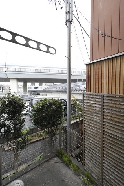 ��ʌ��������܎s��������P���ڂ̃A�p�[�g�̃o���R�j�[