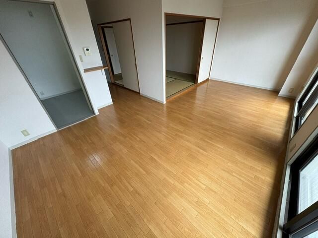 ��ʌ��z�J�s���������̃}���V�����̋��ԁE���r���O