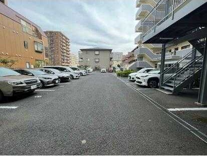 ��ʌ��z�J�s���������̃}���V�����̒��ԏ�