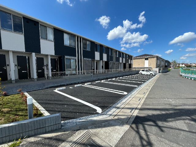 ��ʌ��������܎s���搼��{�Q���ڂ̃A�p�[�g�̒��ԏ�