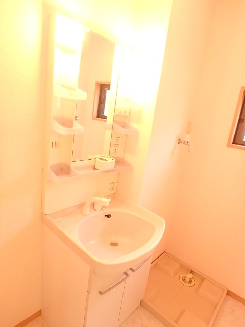 ��ʌ��������܎s�k�擌�听���Q���ڂ̃A�p�[�g�̐��ʏ�